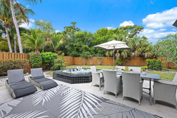 $895,000 | 2596 La Cristal Circle, Palm Beach Gardens, FL 33410