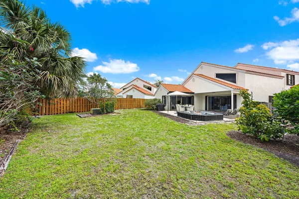 $895,000 | 2596 La Cristal Circle, Palm Beach Gardens, FL 33410
