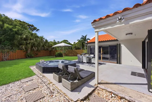$895,000 | 2596 La Cristal Circle, Palm Beach Gardens, FL 33410