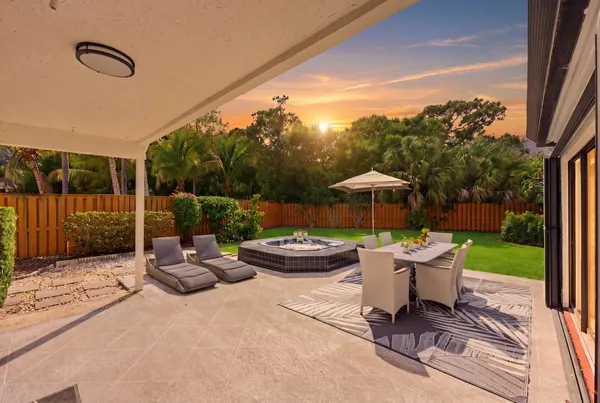 $895,000 | 2596 La Cristal Circle, Palm Beach Gardens, FL 33410