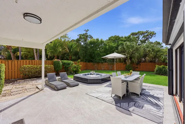 $895,000 | 2596 La Cristal Circle, Palm Beach Gardens, FL 33410