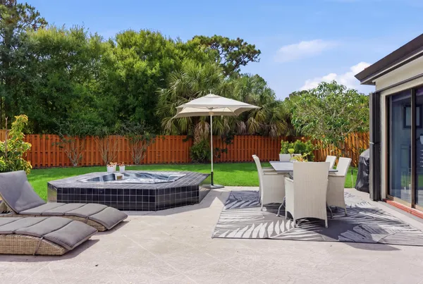 $895,000 | 2596 La Cristal Circle, Palm Beach Gardens, FL 33410