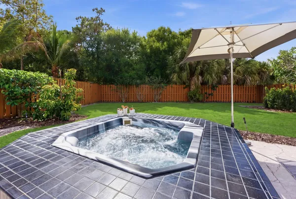 $895,000 | 2596 La Cristal Circle, Palm Beach Gardens, FL 33410