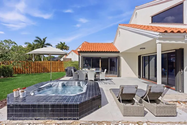 $895,000 | 2596 La Cristal Circle, Palm Beach Gardens, FL 33410