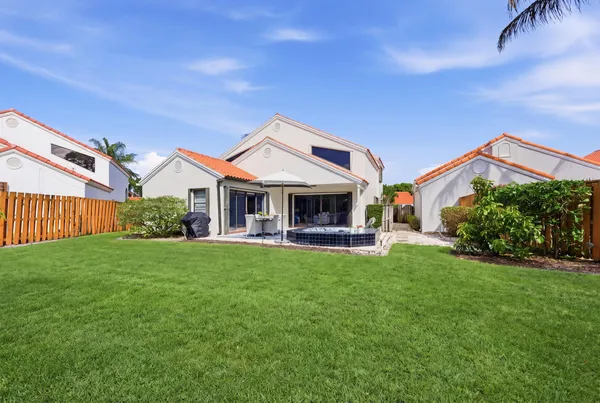 $895,000 | 2596 La Cristal Circle, Palm Beach Gardens, FL 33410