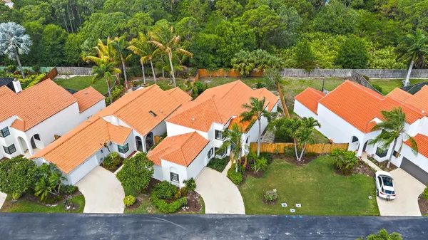 $895,000 | 2596 La Cristal Circle, Palm Beach Gardens, FL 33410