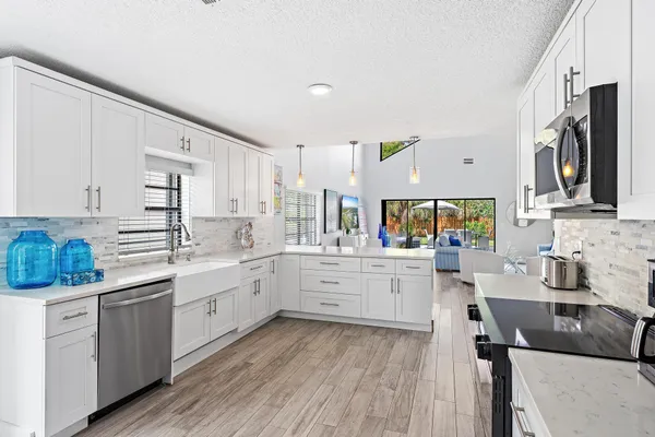 $895,000 | 2596 La Cristal Circle, Palm Beach Gardens, FL 33410