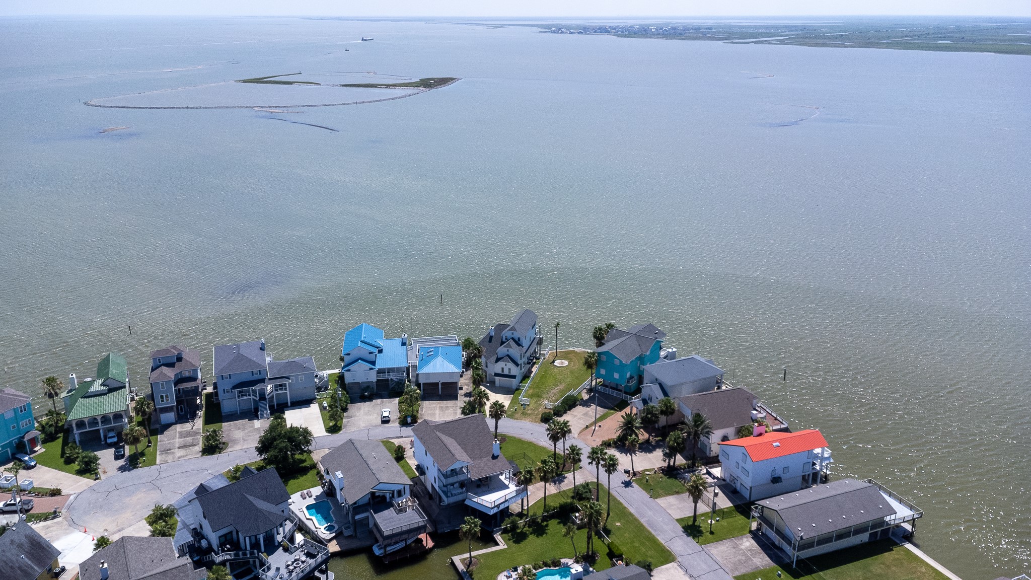 135 Isles End Road Tiki Island, TX 77554 - Photo 6 of 9