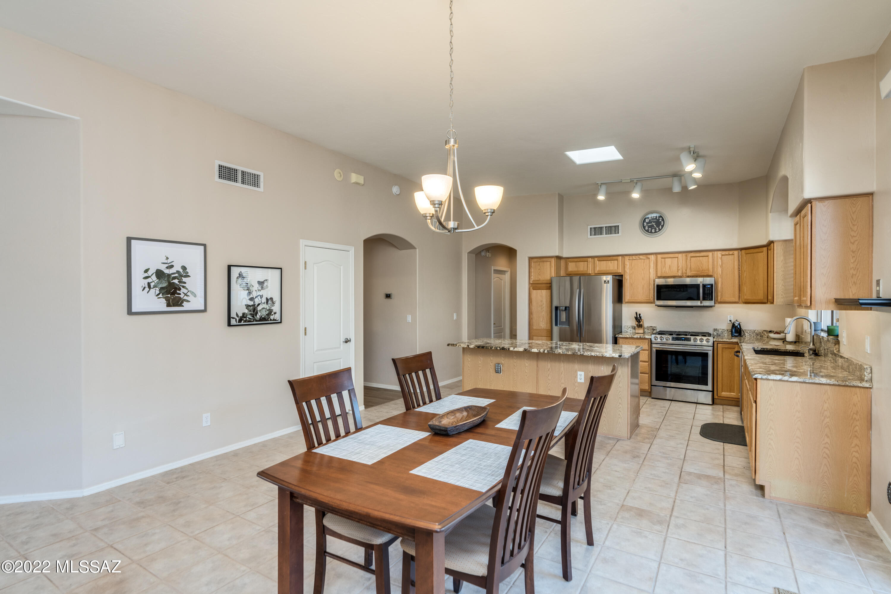 304 West Windowmaker Road Tucson, AZ 85737 - Photo 3 of 9 Gallery Image 3