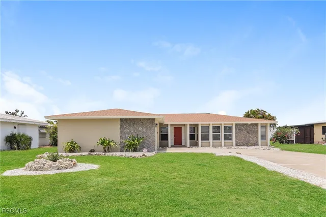 $2,145 | 64 Golfview Road, Rotonda West, FL 33947