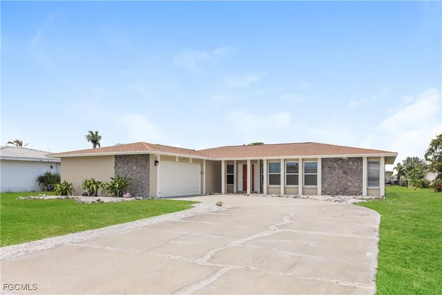 $2,145 | 64 Golfview Road, Rotonda West, FL 33947