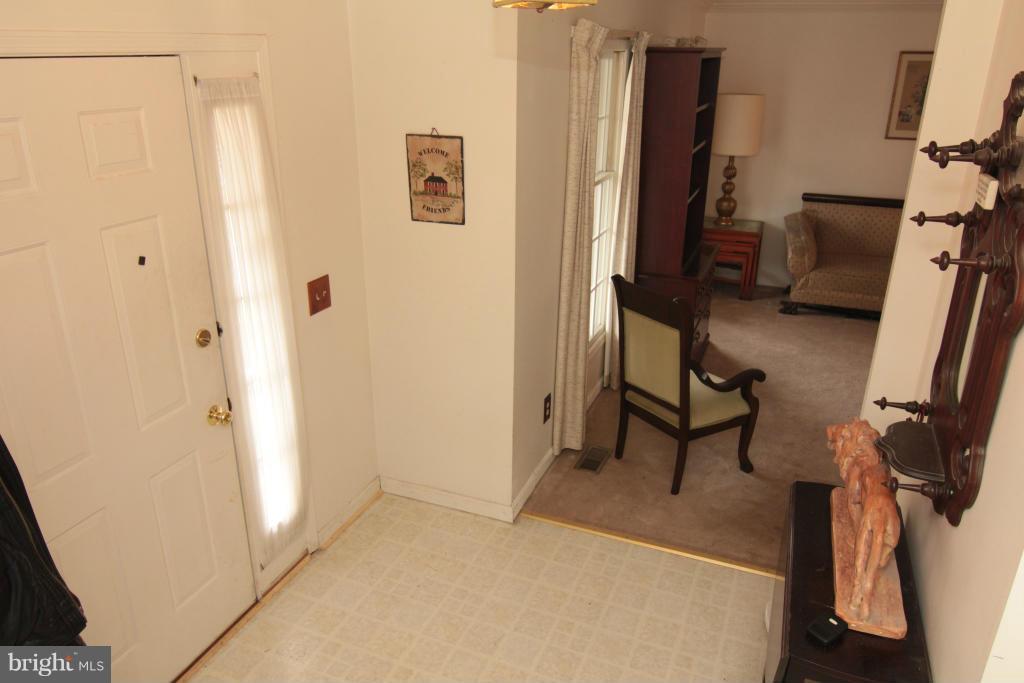 202 Rector Street Sterling, VA 20164 - Photo 3 of 30 Interior (General)