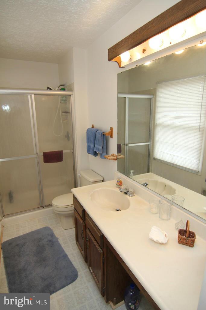 202 Rector Street Sterling, VA 20164 - Photo 22 of 30 Bath (Master)