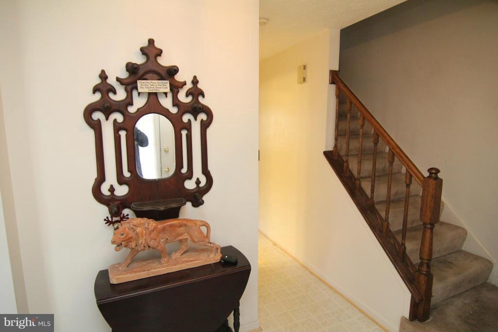 202 Rector Street Sterling, VA 20164 - Photo 4 of 30 Interior (General)