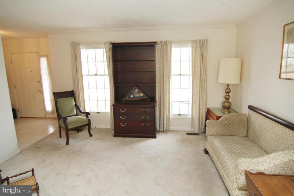 202 Rector Street Sterling, VA 20164 - Photo 5 of 30 Living Room