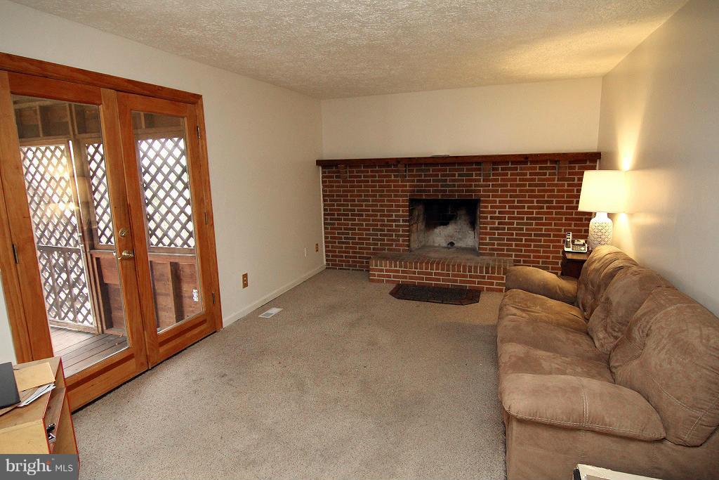 202 Rector Street Sterling, VA 20164 - Photo 10 of 30 Family Room