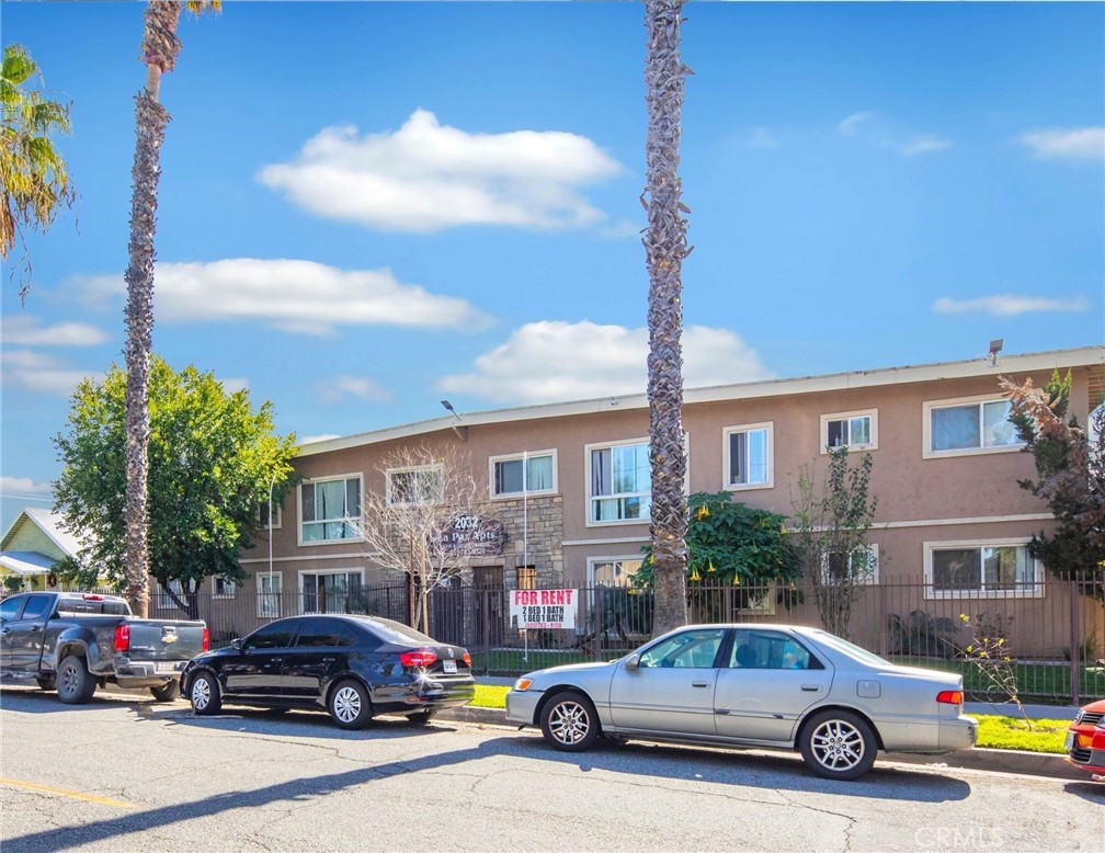 2032 West Linden Street Riverside, CA 92507 - Photo 4 of 66