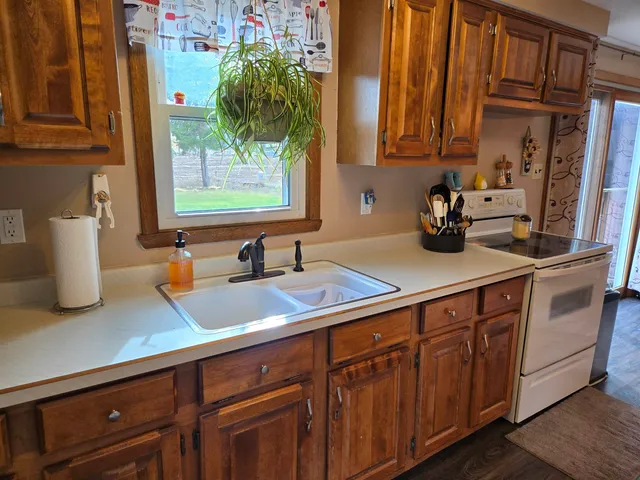 $230,000 | 807 Linden Avenue East, Manitowoc, WI 54220