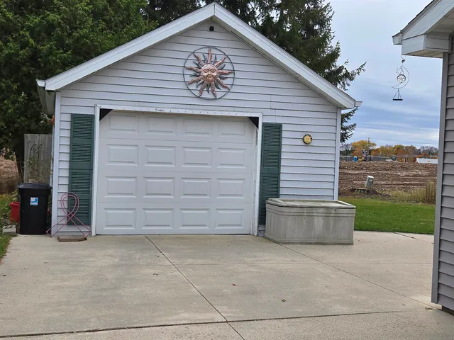 $230,000 | 807 Linden Avenue East, Manitowoc, WI 54220
