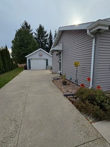 $230,000 | 807 Linden Avenue East, Manitowoc, WI 54220