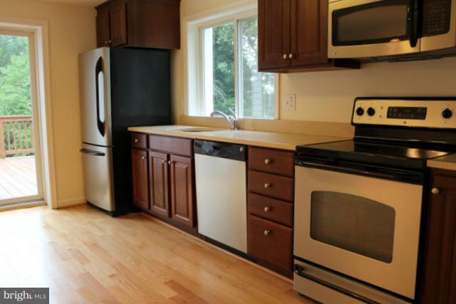 2500 Flag Marsh Road Mount Airy, MD 21771 - Photo 11 of 30 New Stainless Steel Appliances!