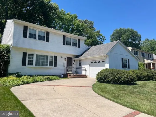 $540,000 | 528 South Brentwood Drive, Mount Laurel, NJ 08054