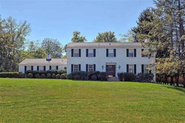 $899,000 | 6 Elmcrest Drive, Oakmont, PA 15139