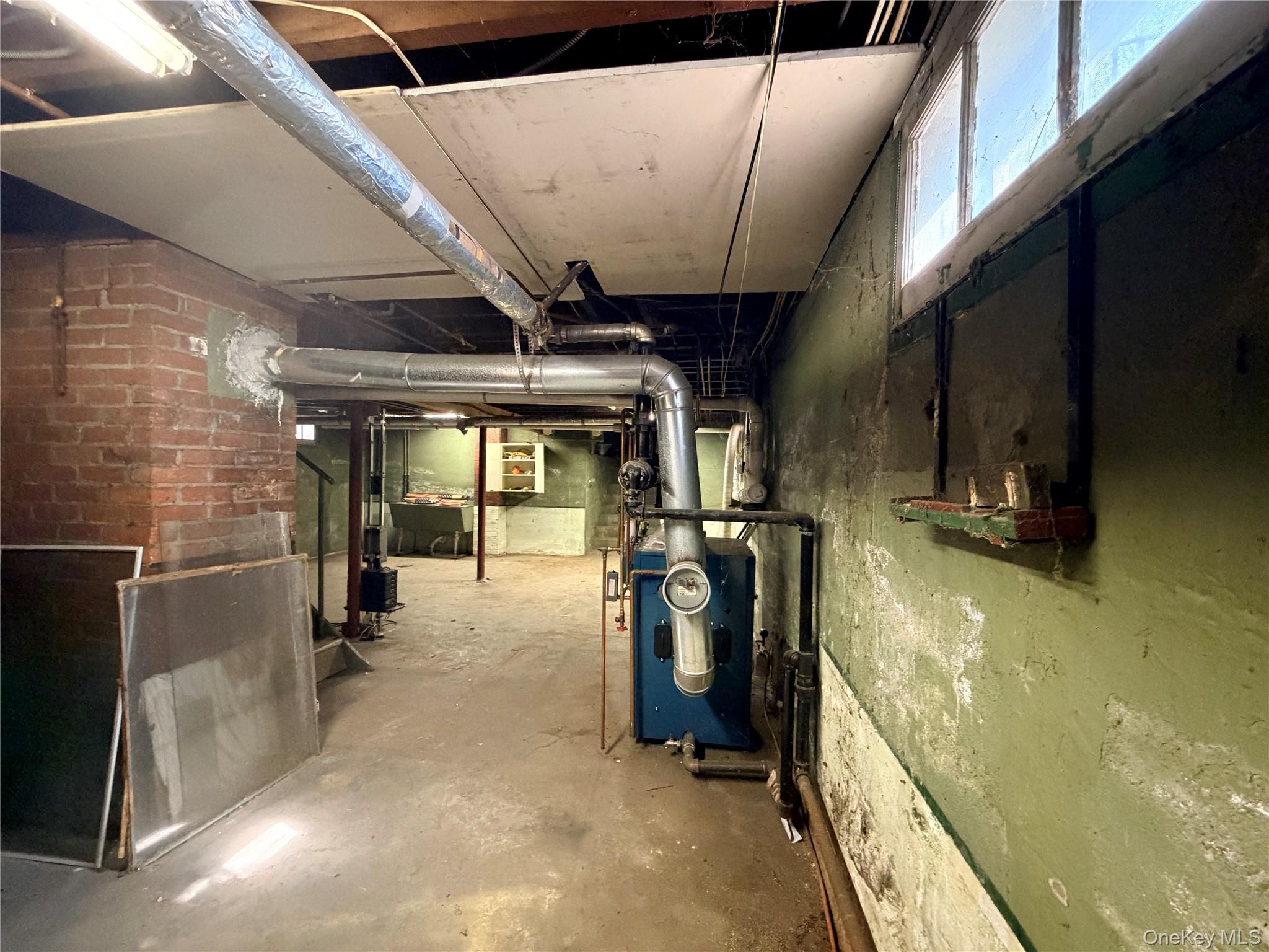 245 Woodbury Road Hicksville, NY 11801 - Photo 33 of 37