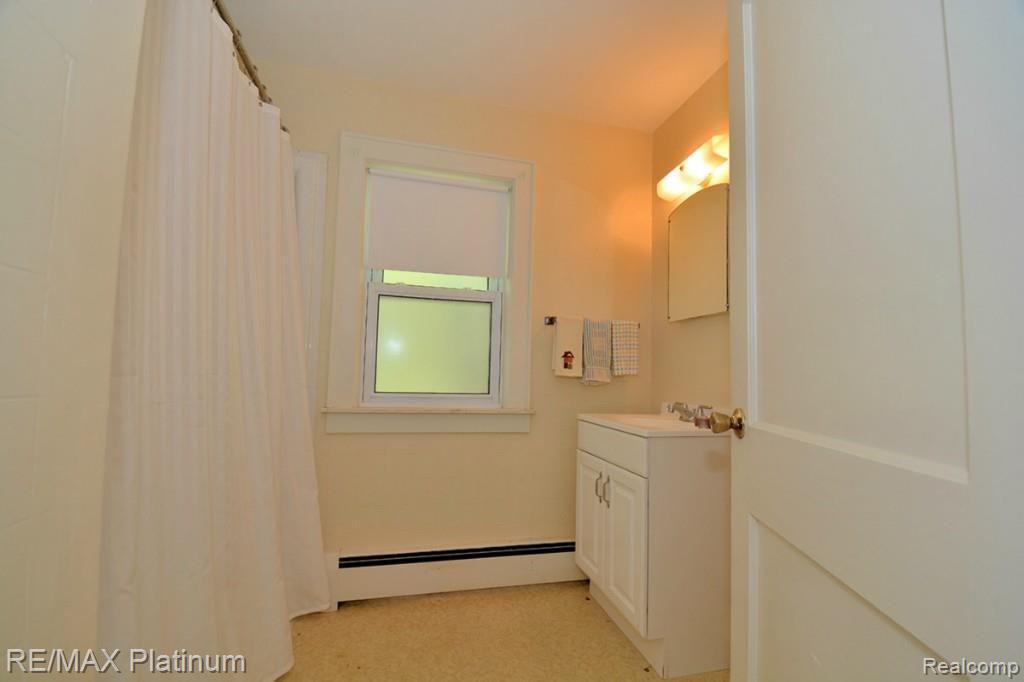 710 East Highland Road Howell, MI 48843 - Photo 4 of 11