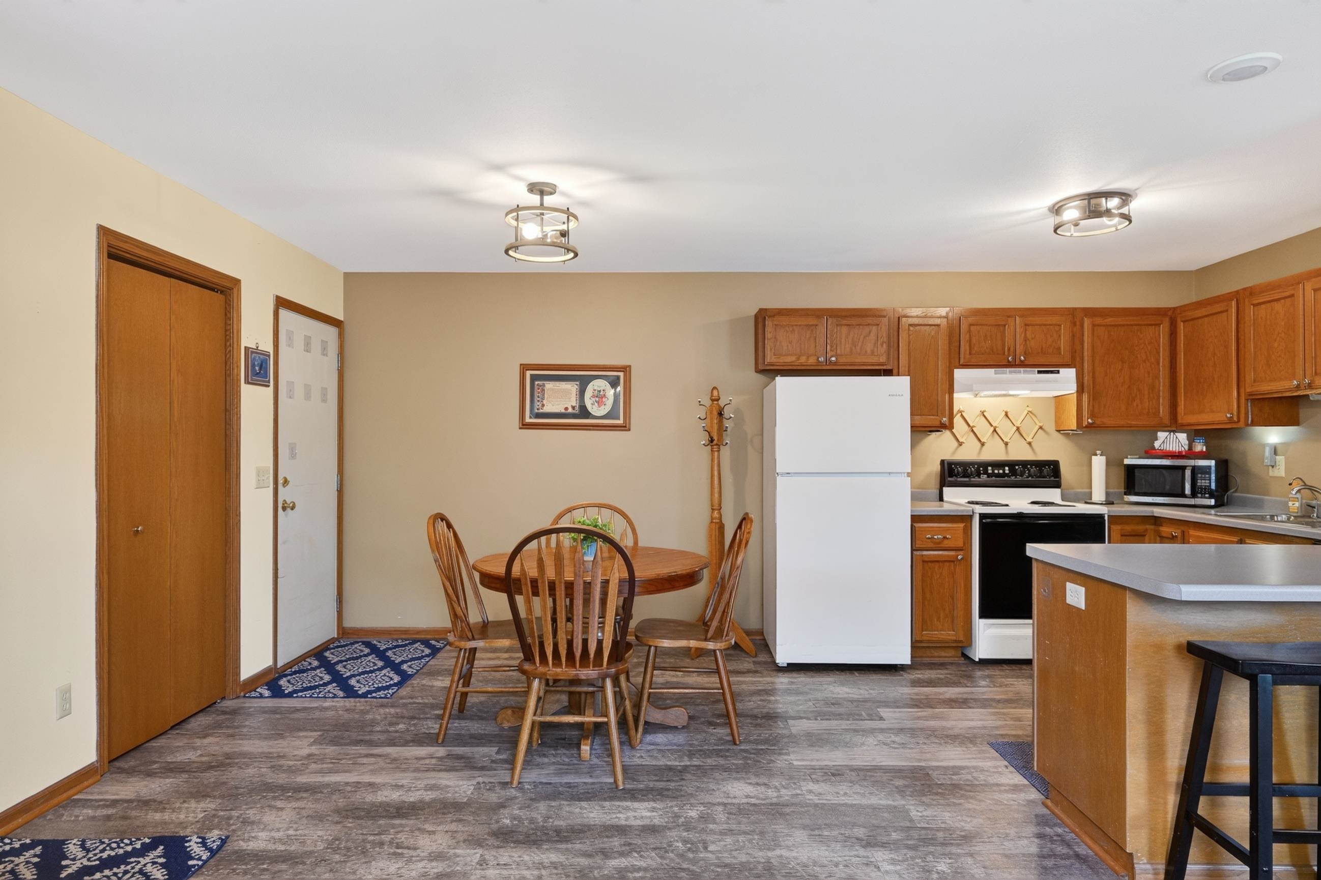403 Hanson Road Stoughton, WI 53589 - Photo 12 of 42