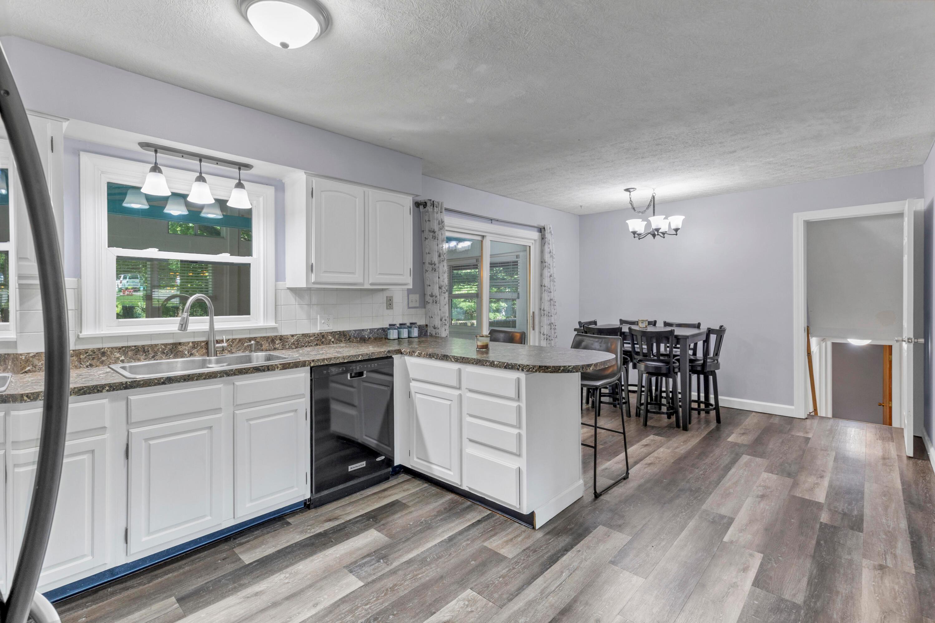 281 Middle Ground Road Southwest Pataskala, OH 43062 - Photo 14 of 52 Kitchen