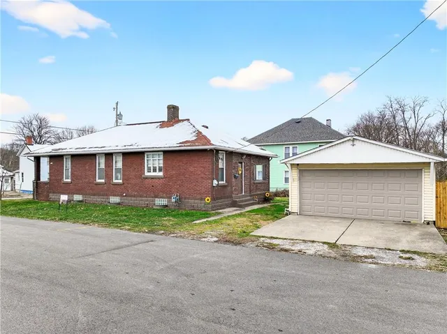 a view of a yard in front of a house