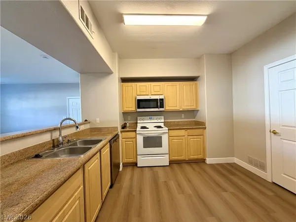 $1,350 | 8000 West Badura Avenue, Unit 1112, Las Vegas, NV 89113