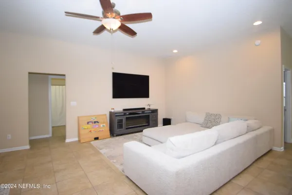 $2,100 | 12593 Itani Way, Jacksonville, FL 32226