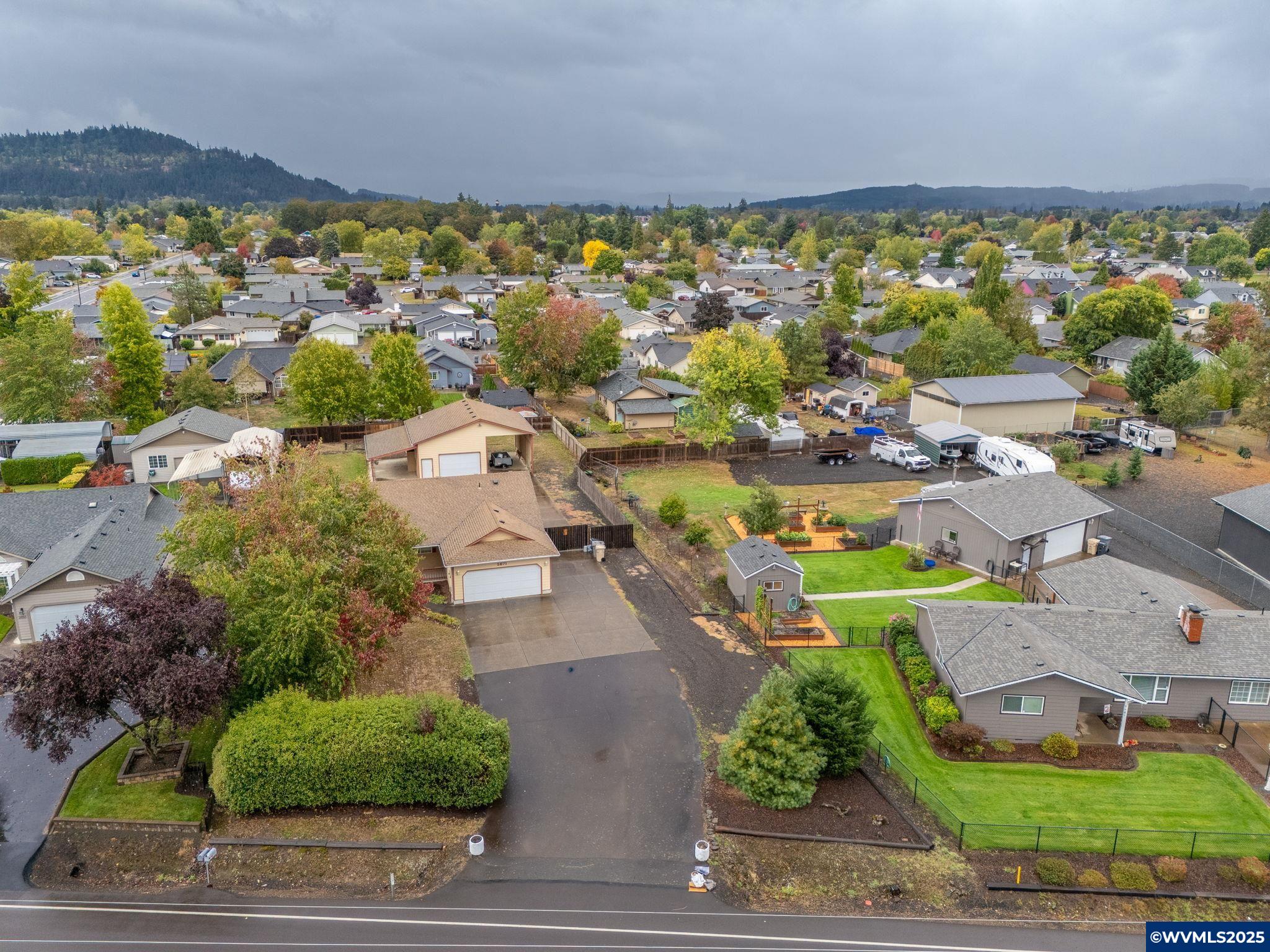 2671 Stoltz Hill Road Lebanon, OR 97355 - Photo 4 of 49 Gallery Image 4