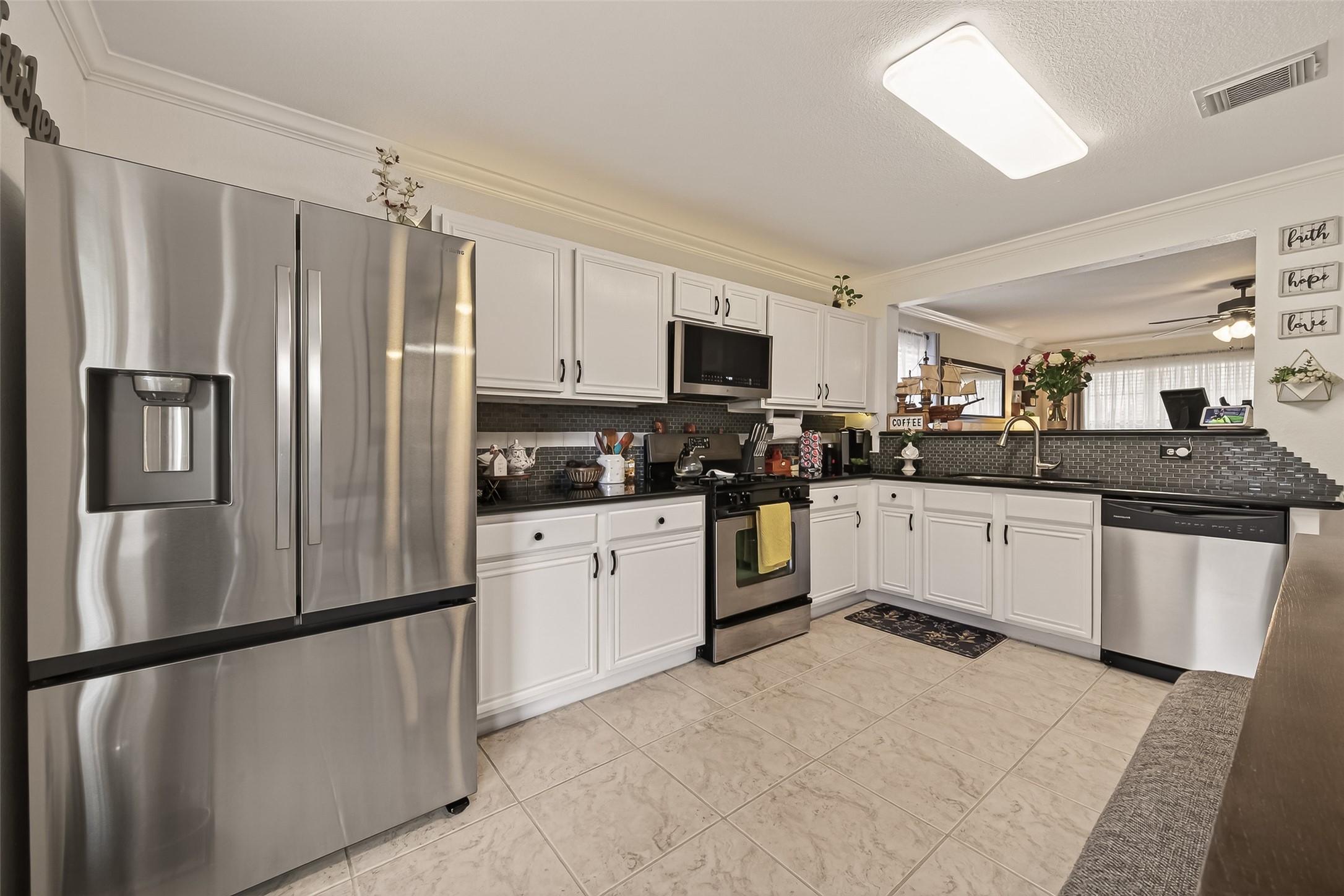 9902 Victoria Point Lane Houston, TX 77075 - Photo 11 of 35