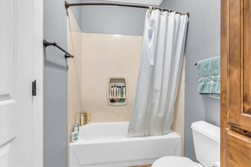 1865 Austin Hines Drive China Spring, TX 76633 - Photo 11 of 30 a bathroom with a toilet and a bathtub