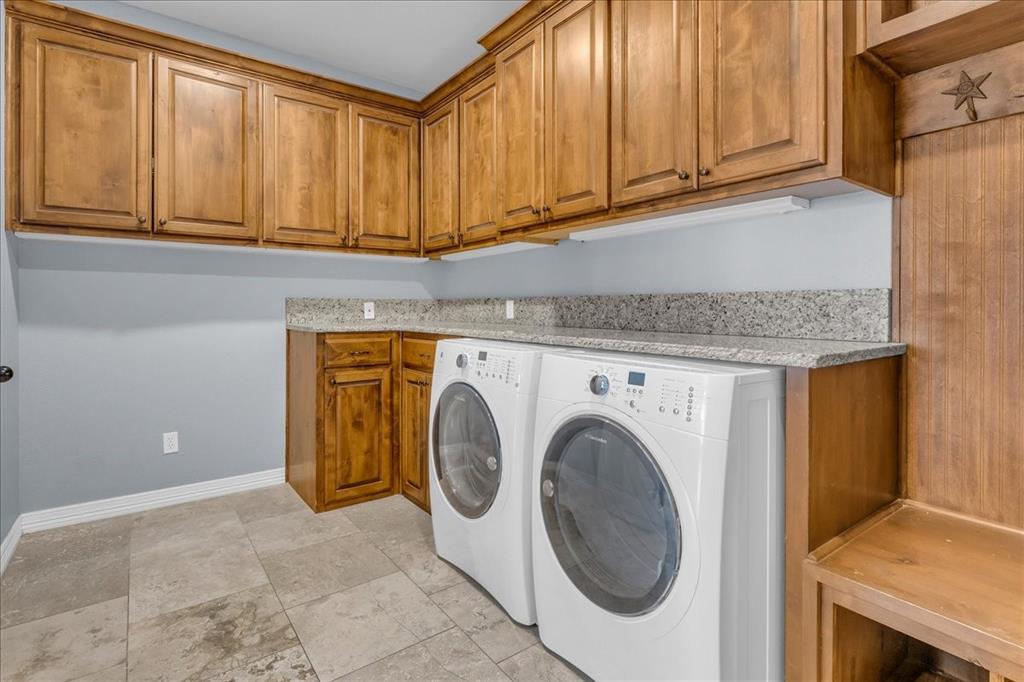 1865 Austin Hines Drive China Spring, TX 76633 - Photo 8 of 30 a utility room with dryer and washer