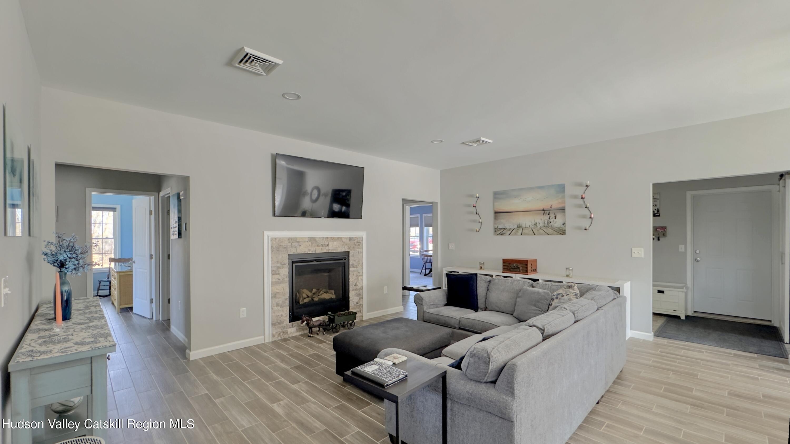 286 Sleepy Hollow Road Athens, NY 12015 - Photo 12 of 39 286 shr new living room