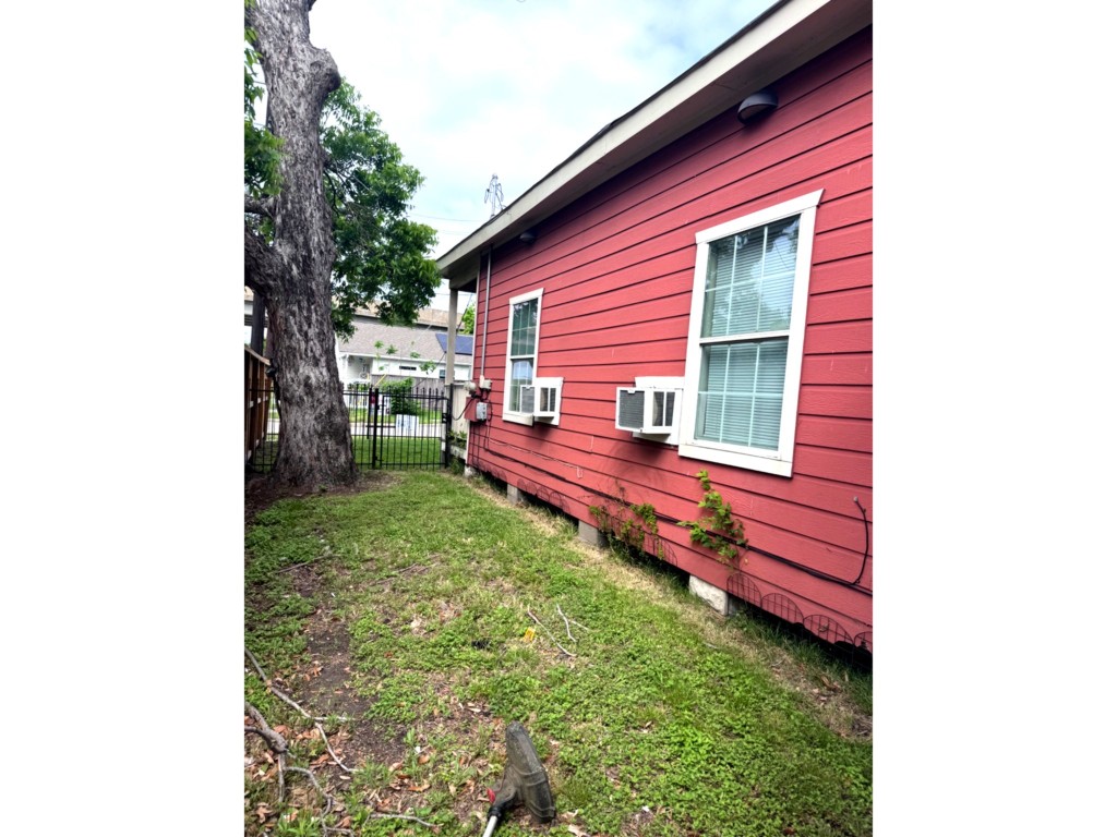 1504 Freeman Street Houston, TX 77009 - Photo 12 of 20 a backyard of a house with outdoor seating