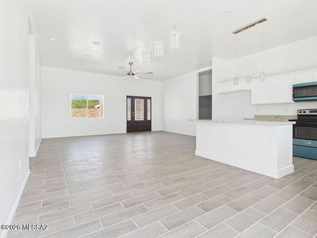 1731 Circulo Bahia Rio Rico, AZ 85648 - Photo 6 of 23 CAM06457G6-PR0031-STILL007