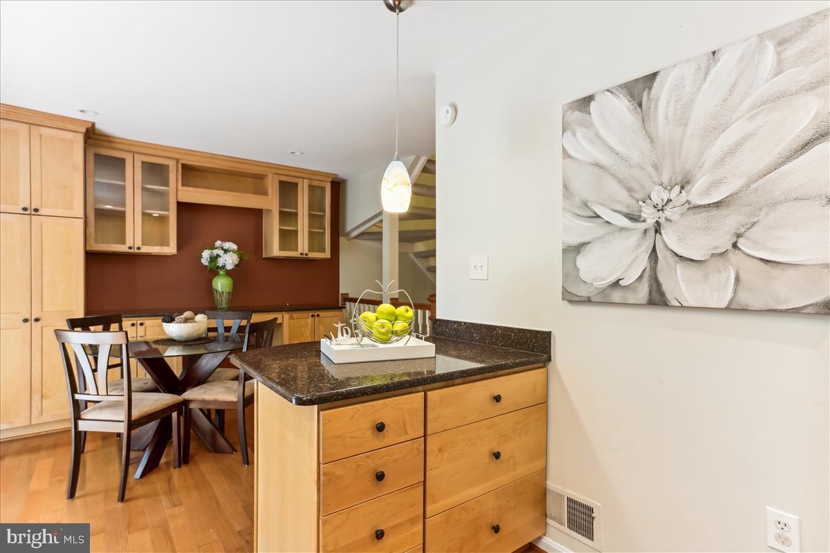 11972 Sentinel Point Court Reston, VA 20191 - Photo 13 of 45 A breakfast bar - pull up a stool