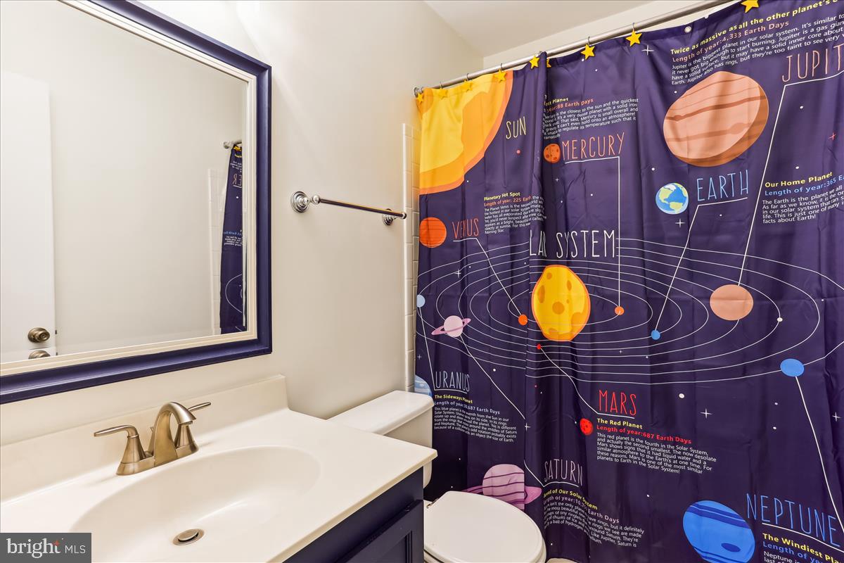 11972 Sentinel Point Court Reston, VA 20191 - Photo 25 of 45 Hall bath upstairs