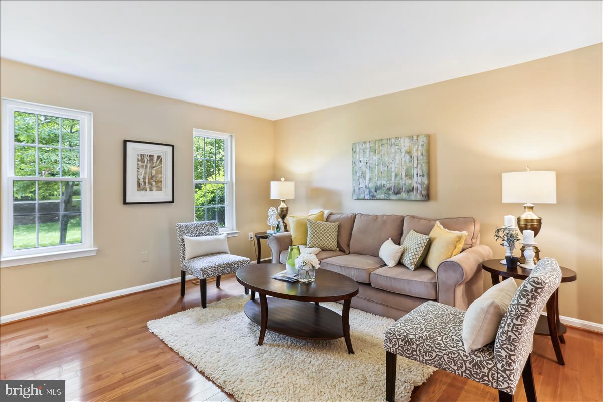 11972 Sentinel Point Court Reston, VA 20191 - Photo 3 of 45 Gleaming hardwood!