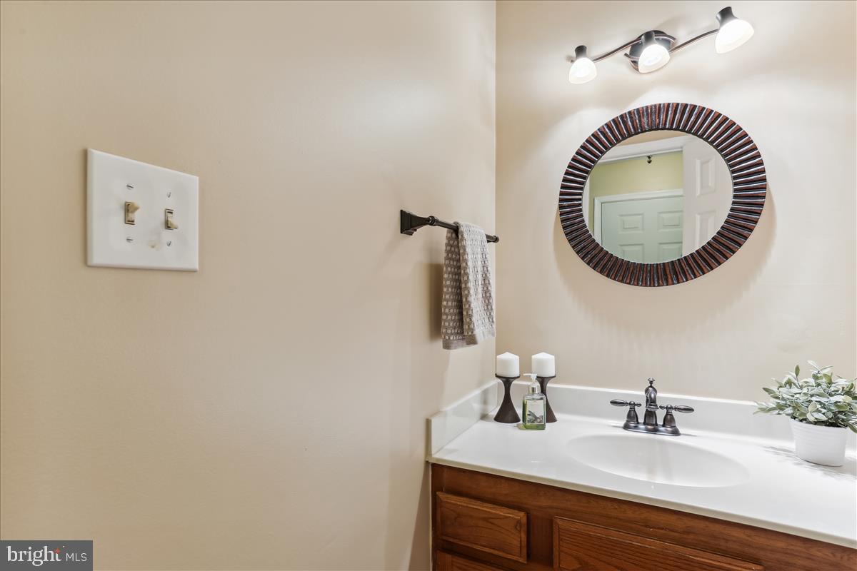 11972 Sentinel Point Court Reston, VA 20191 - Photo 5 of 45 Powder Room