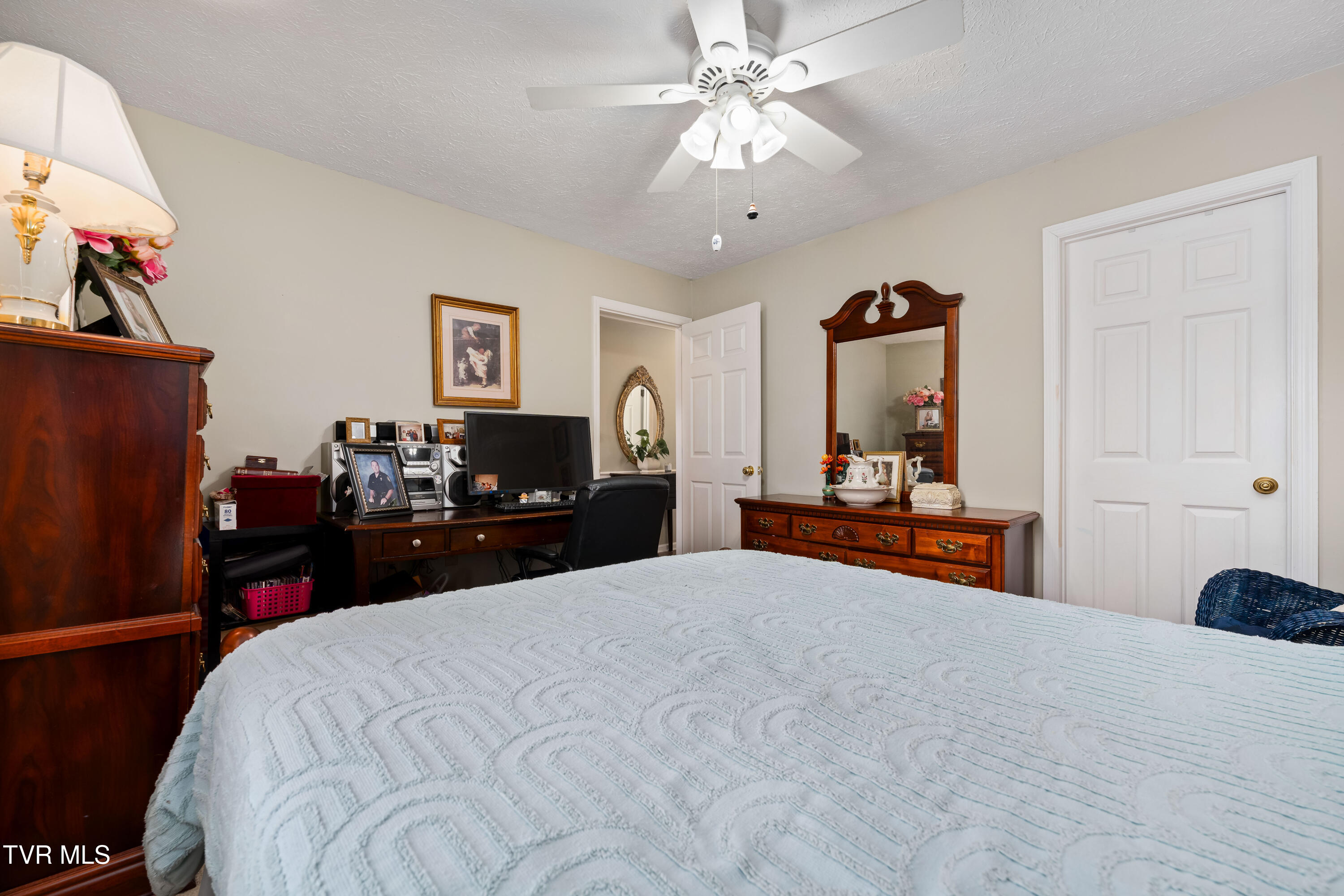 508 Hickory Road Bristol, TN 37620 - Photo 10 of 36 508 Hickory Rd (18 of 37)