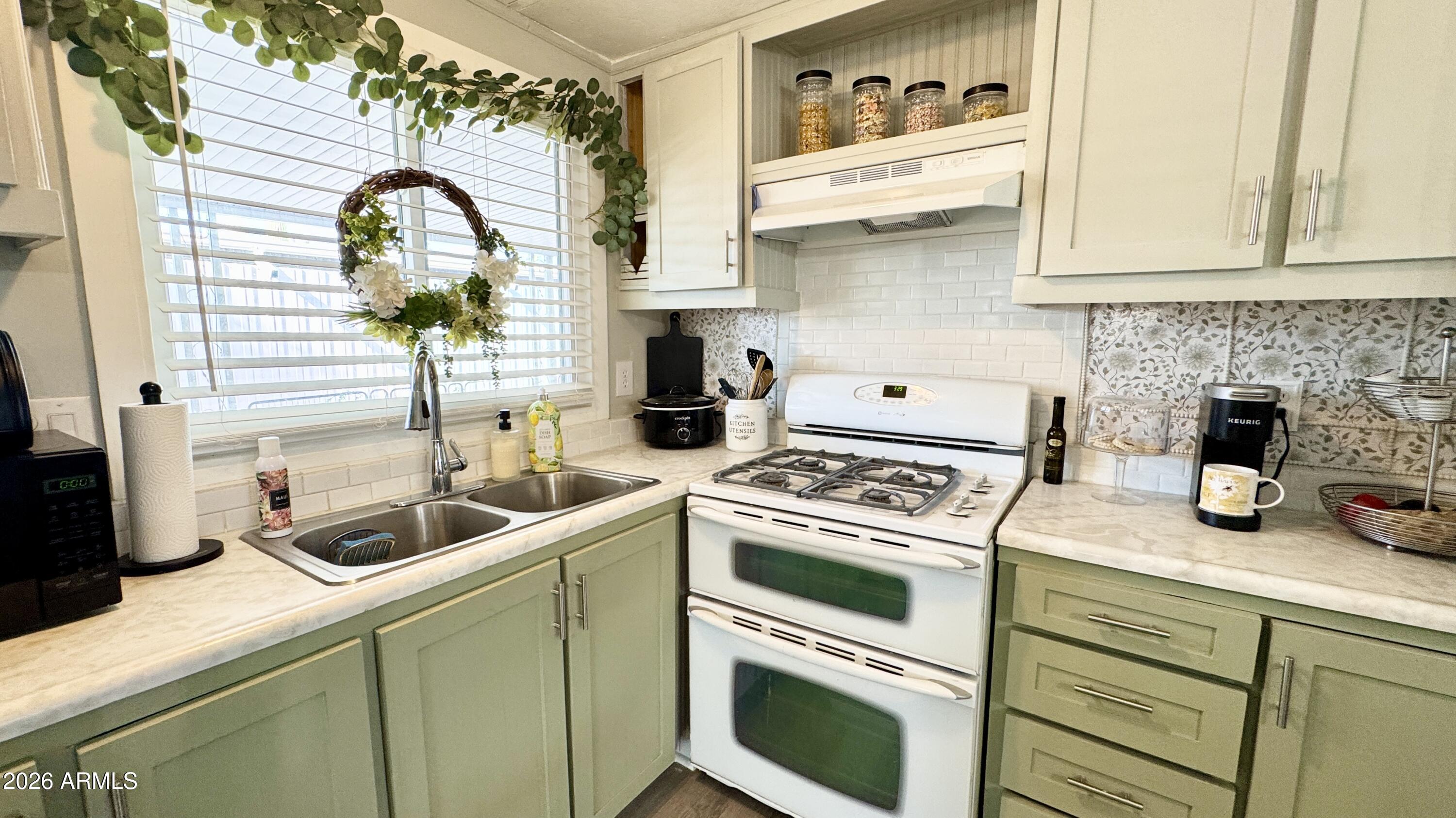 303 South Recker Road, Unit 62 Mesa, AZ 85206 - Photo 14 of 37 Kitchen