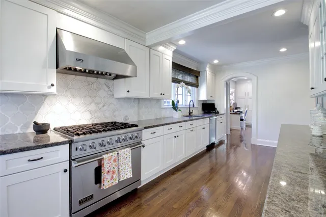 $5,498,000 | 30 Bonnie Heights Road, Manhasset, NY 11030