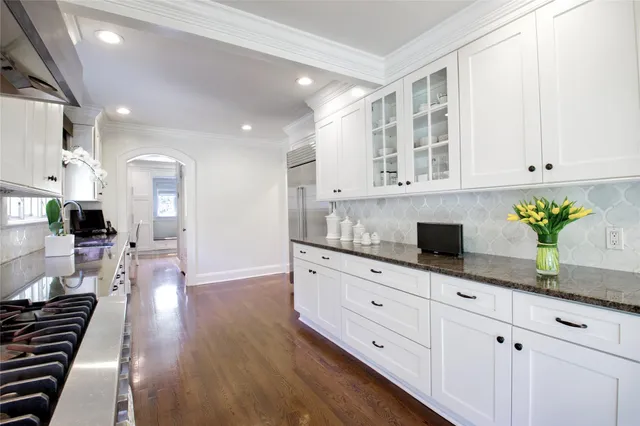 $5,498,000 | 30 Bonnie Heights Road, Manhasset, NY 11030