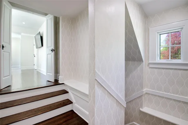 $5,498,000 | 30 Bonnie Heights Road, Manhasset, NY 11030